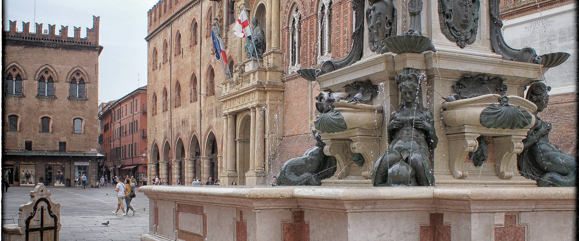 Bologna Spettacolo - Fontana del Nettuno foto di Claudio alba
